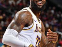 包含詹姆斯连续七场比赛得分超过惊险取胜，塞尔维亚队挑战极限！的词条