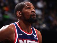 杜兰特回归赛场，精彩发挥首场状态亮眼，篮网观众沸腾！的简单介绍