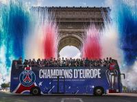 包含巴黎圣日耳曼训练开放日；今晨强势反弹引欢呼；荷甲在即；球队文化再被提及的词条